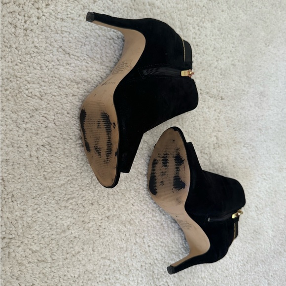 Marc Fisher heel booties - Size 6 - Picture 6 of 9